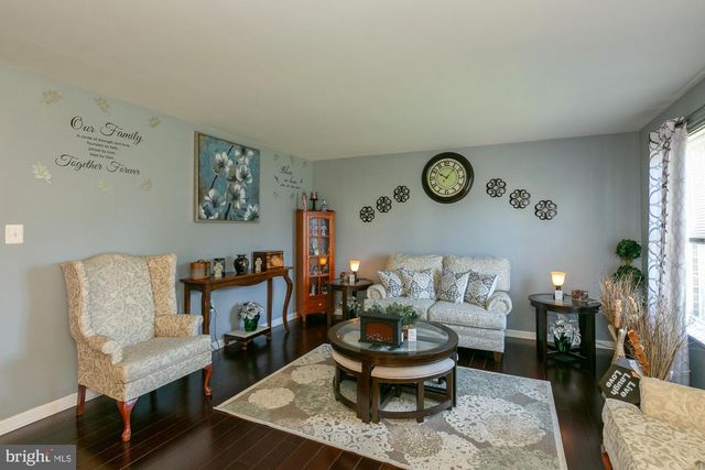 109 SEURAT LN, Martinsburg, WV 25403