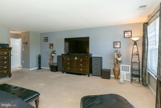 109 SEURAT LN, Martinsburg, WV 25403