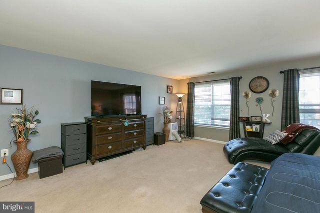 109 SEURAT LN, Martinsburg, WV 25403