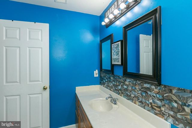 109 SEURAT LN, Martinsburg, WV 25403