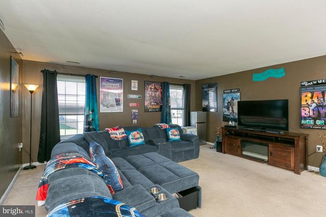 109 SEURAT LN, Martinsburg, WV 25403