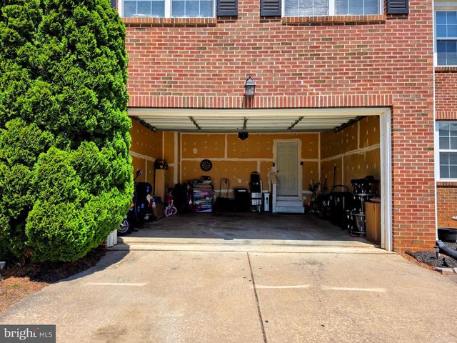 109 SEURAT LN, Martinsburg, WV 25403
