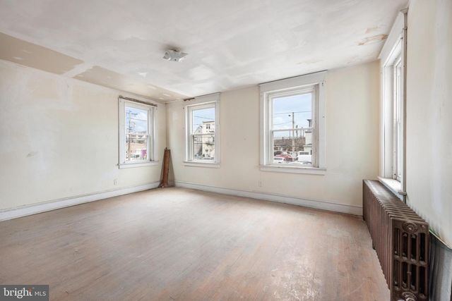 33 W 2ND ST, Lansdale, PA 19446