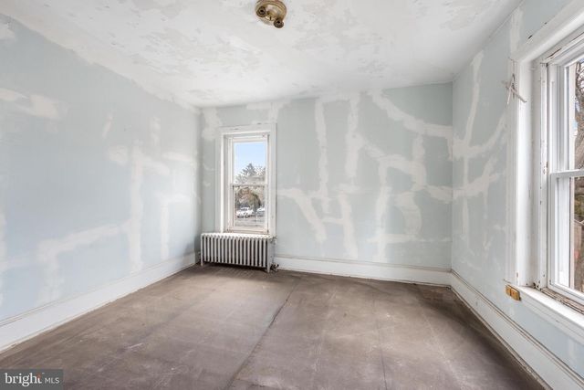 33 W 2ND ST, Lansdale, PA 19446