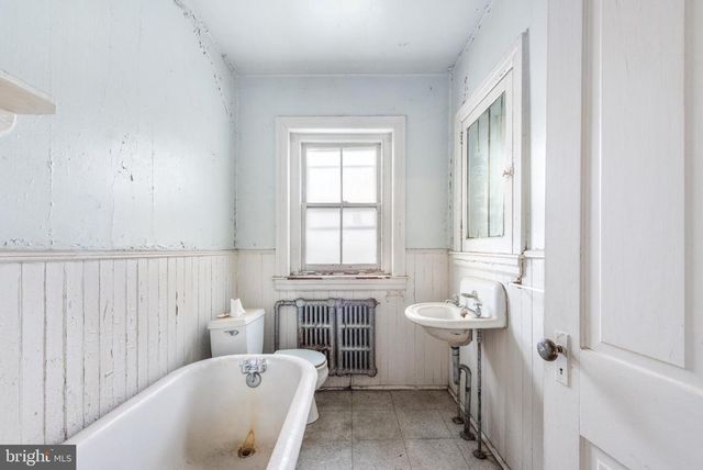 33 W 2ND ST, Lansdale, PA 19446