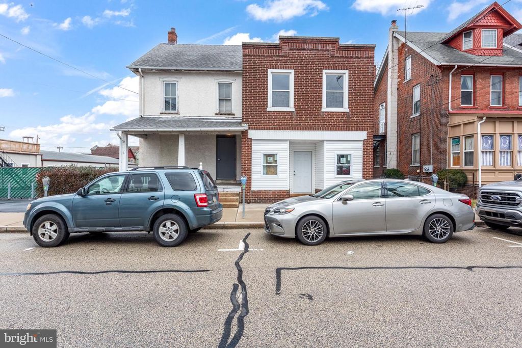 33 W 2ND ST, Lansdale, PA 19446