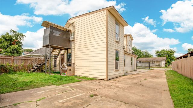 911 Wooding Street, Houston, TX 77011