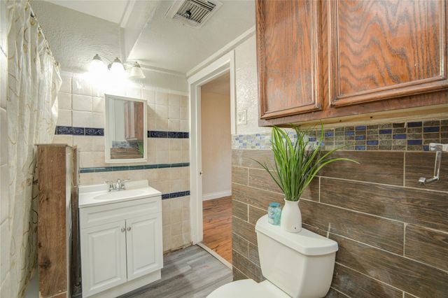 911 Wooding Street, Houston, TX 77011