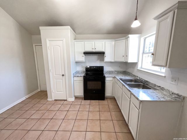 236 LAWTON ST, San Antonio, TX 78237