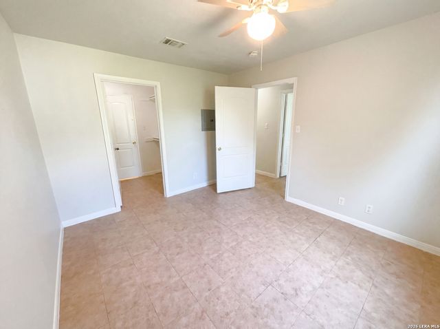236 LAWTON ST, San Antonio, TX 78237