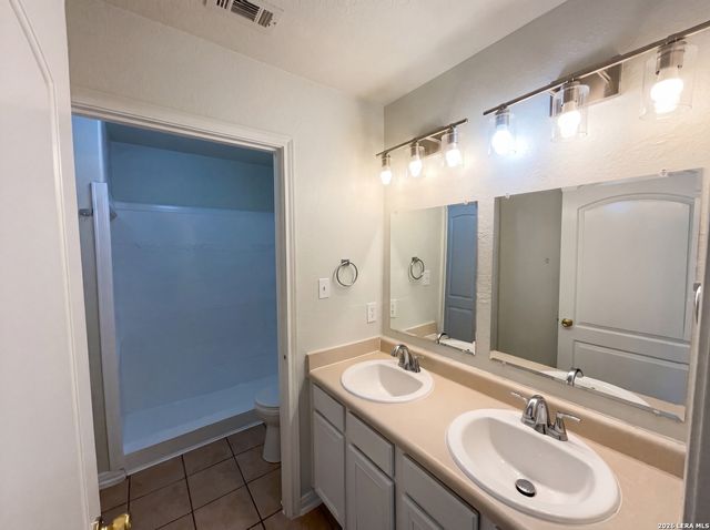 236 LAWTON ST, San Antonio, TX 78237