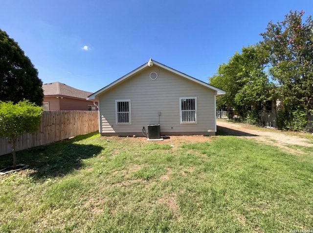 236 LAWTON ST, San Antonio, TX 78237
