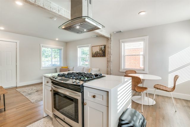 706 Cedar Hill Avenue, Dallas, TX 75208