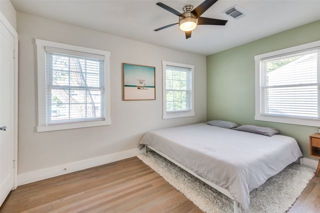 706 Cedar Hill Avenue, Dallas, TX 75208