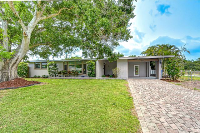 1901 OXFORD STREET N, St Petersburg, FL 33710