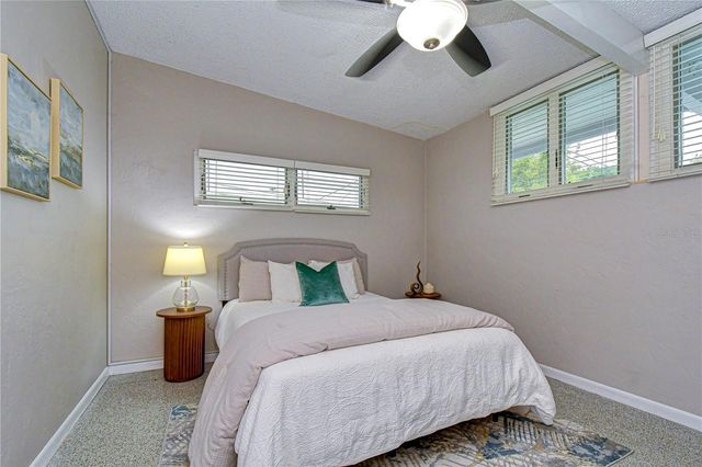 1901 OXFORD STREET N, St Petersburg, FL 33710