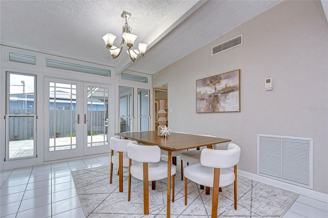 1901 OXFORD STREET N, St Petersburg, FL 33710