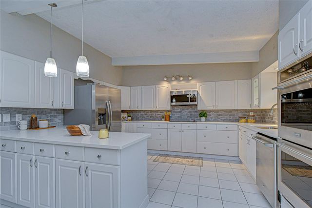 1901 OXFORD STREET N, St Petersburg, FL 33710