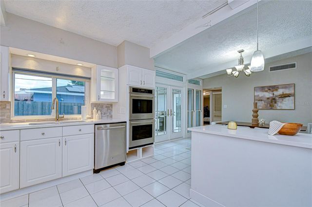 1901 OXFORD STREET N, St Petersburg, FL 33710