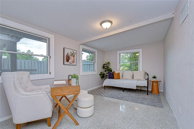 1901 OXFORD STREET N, St Petersburg, FL 33710