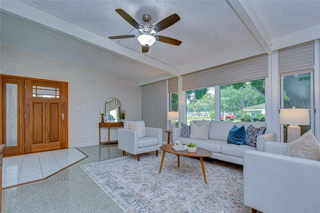 1901 OXFORD STREET N, St Petersburg, FL 33710