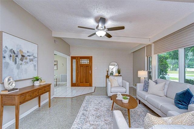 1901 OXFORD STREET N, St Petersburg, FL 33710