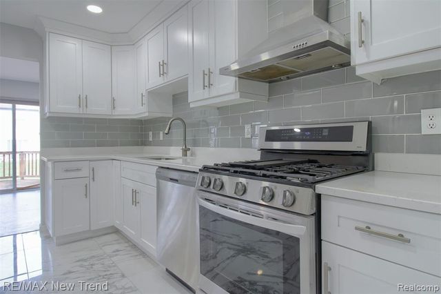 2191 Pleasant Drive, Commerce Twp, MI 48390
