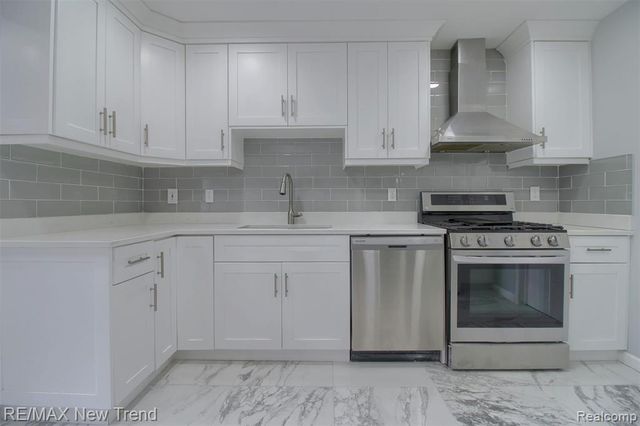 2191 Pleasant Drive, Commerce Twp, MI 48390