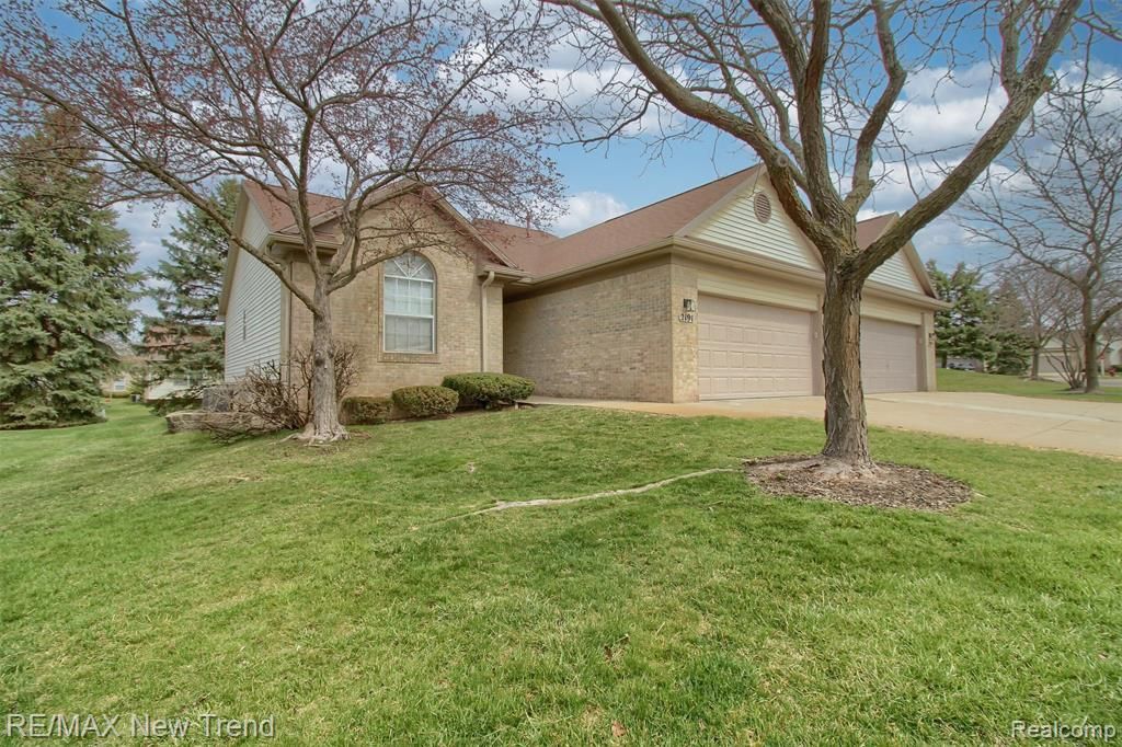2191 Pleasant Drive, Commerce Twp, MI 48390