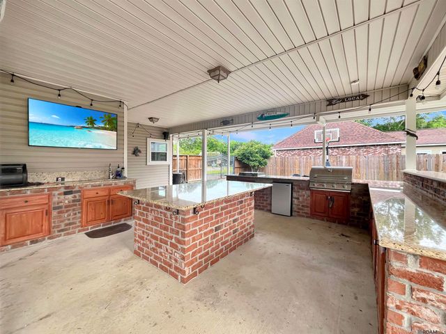 25949 Orleans Ave, Denham Springs, LA 70726