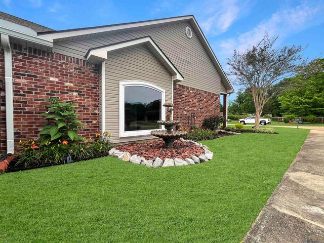 25949 Orleans Ave, Denham Springs, LA 70726