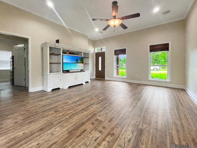 25949 Orleans Ave, Denham Springs, LA 70726