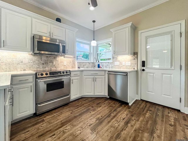 25949 Orleans Ave, Denham Springs, LA 70726