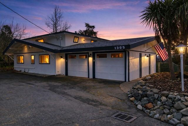 1305 NE Roseana Drive, Grants Pass, OR 97526