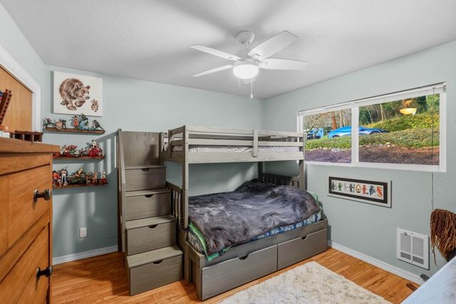 1305 NE Roseana Drive, Grants Pass, OR 97526