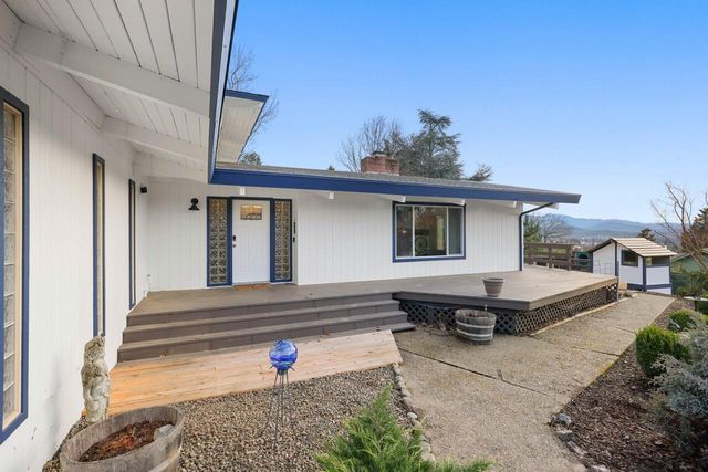 1305 NE Roseana Drive, Grants Pass, OR 97526