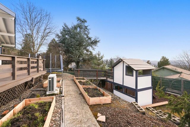 1305 NE Roseana Drive, Grants Pass, OR 97526