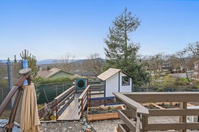 1305 NE Roseana Drive, Grants Pass, OR 97526