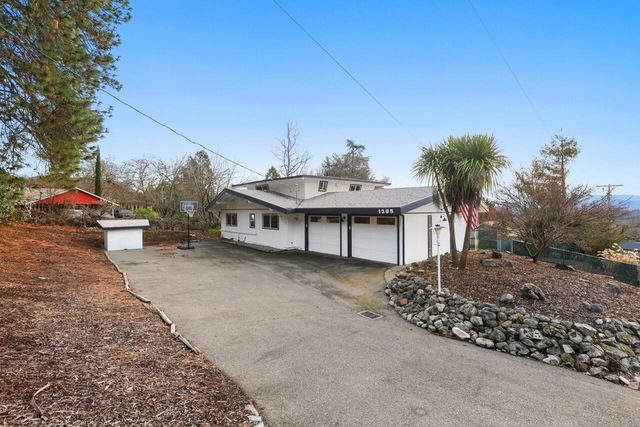 1305 NE Roseana Drive, Grants Pass, OR 97526