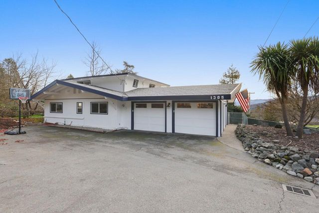 1305 NE Roseana Drive, Grants Pass, OR 97526