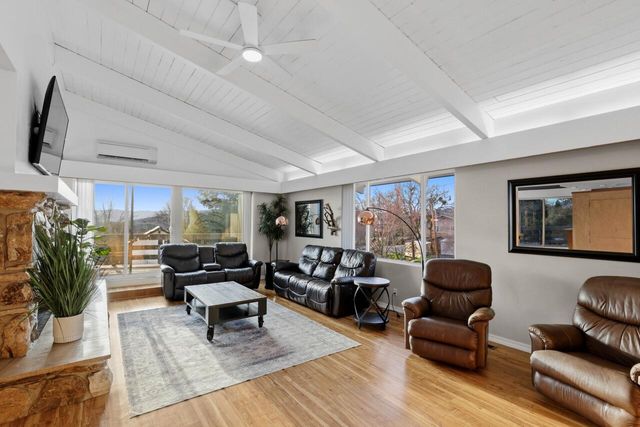 1305 NE Roseana Drive, Grants Pass, OR 97526