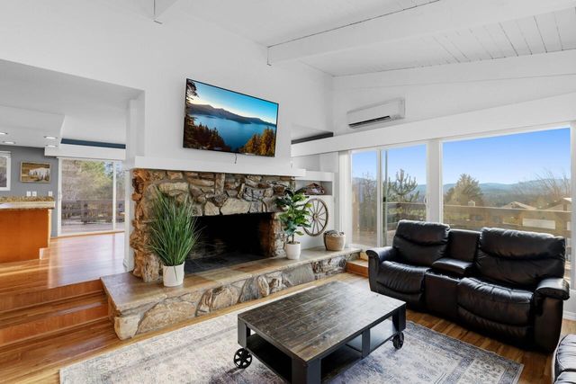 1305 NE Roseana Drive, Grants Pass, OR 97526