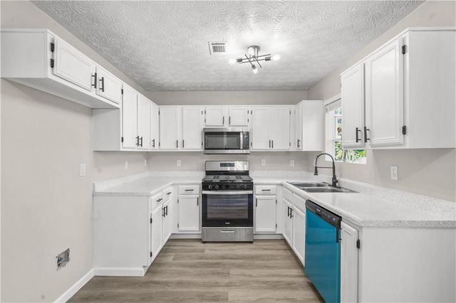 826 Shore Drive, Lithonia, GA 30058