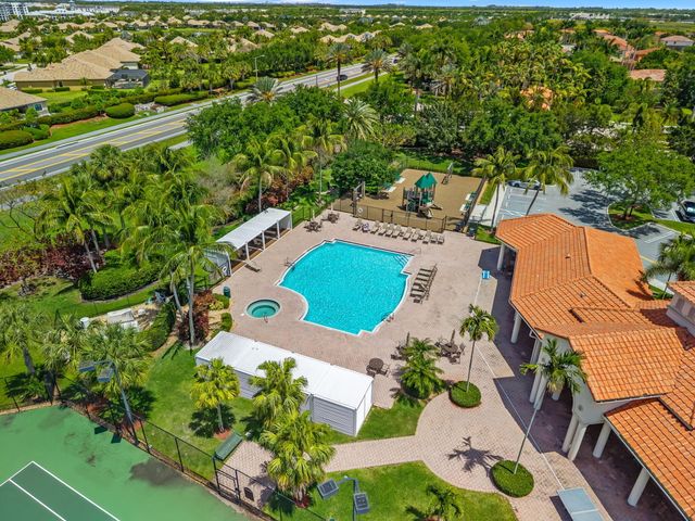 10652 Ivanhoe Lane, Wellington, FL 33414