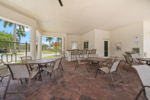 10652 Ivanhoe Lane, Wellington, FL 33414