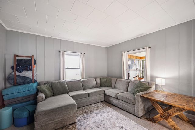 1924 E 29th Street, Des Moines, IA 50317