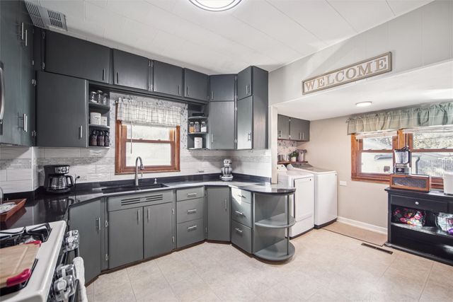 1924 E 29th Street, Des Moines, IA 50317