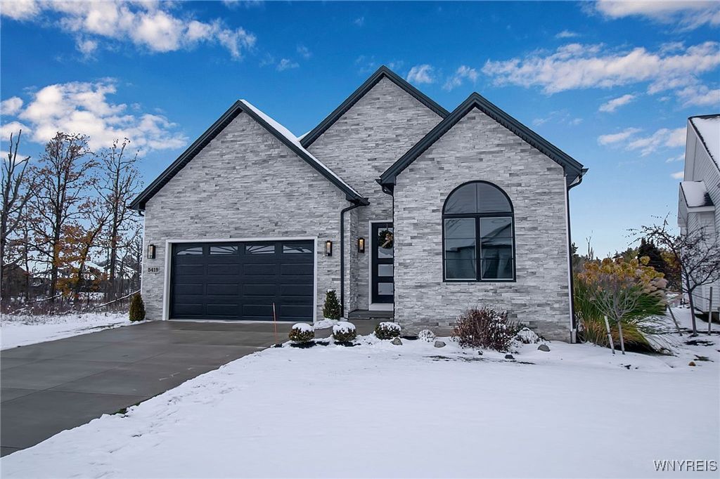 5419 Alderbrook Lane, Clarence, NY 14031