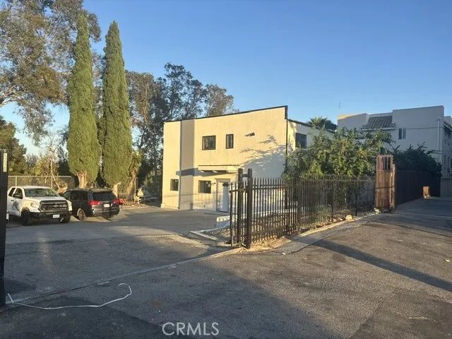 5210 Oakland, Los Angeles, CA 90032