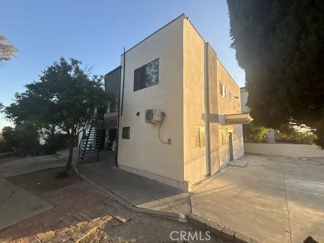 5210 Oakland, Los Angeles, CA 90032